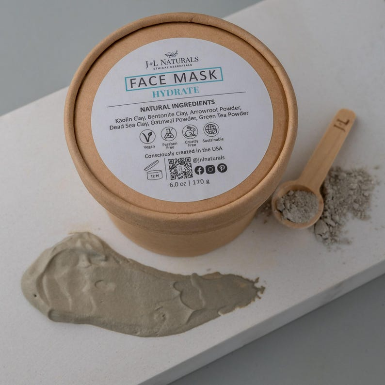 Hydrating green tea and oatmeal powder face mask for dry skin