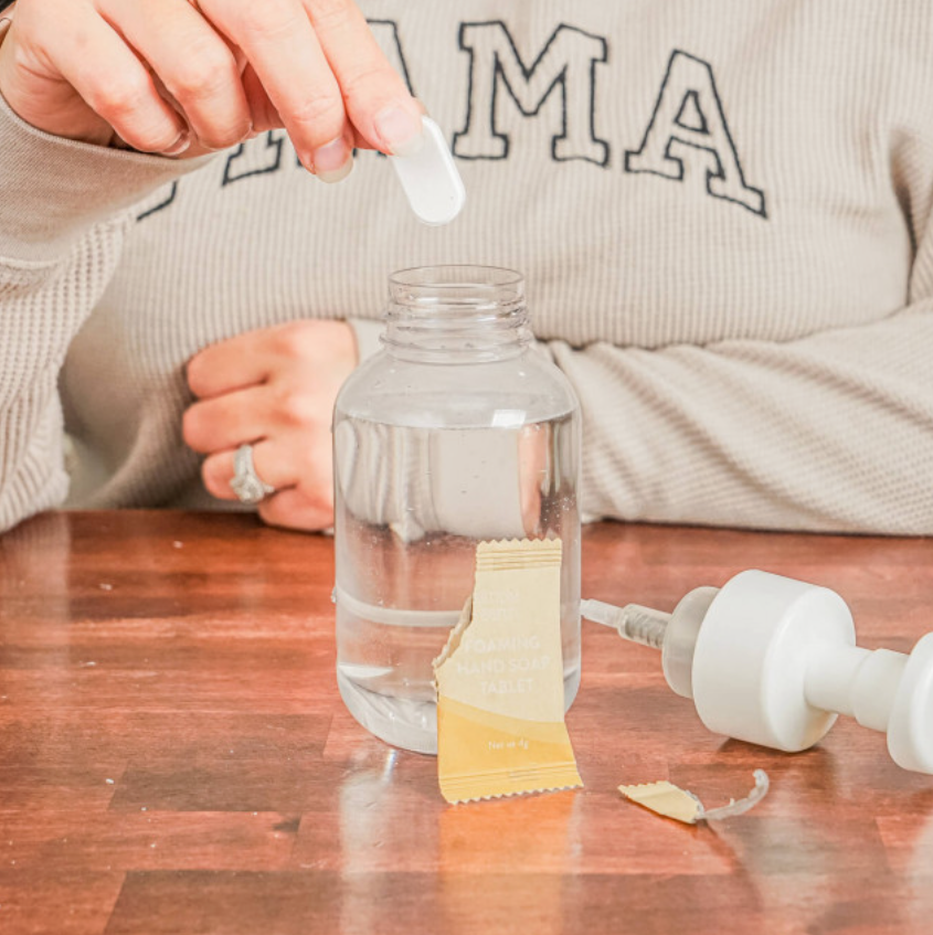Non-toxic unscented foaming hand soap made from dissolving plastic-free refill tablets